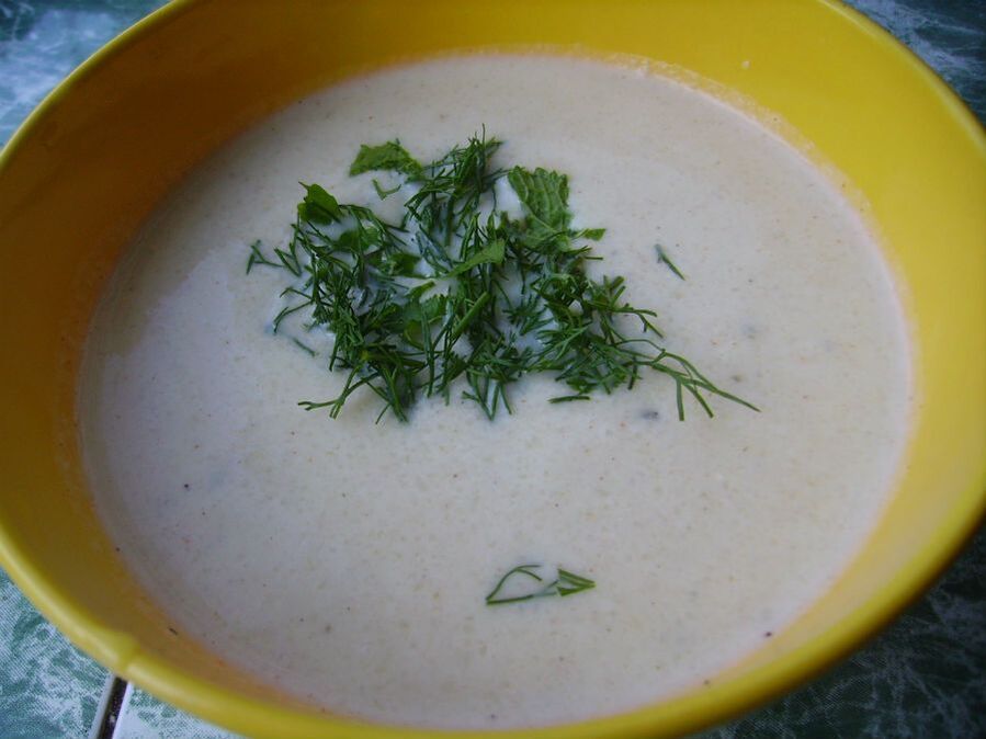 Sopa crema con polo e coliflor para a pancreatite