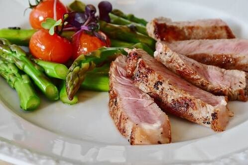 Carne e verduras na dieta ceto