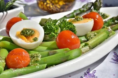 Ensalada de ovos na dieta ceto